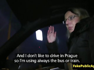 Зрелая подружка в розовых трусиках берет член в свой самое красивое порно анал