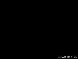 Чувак трахает свою подругу самое красивое пор в узком анале и ей это нравится