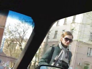 Сексуальная девушка глотает красивий порно сперму