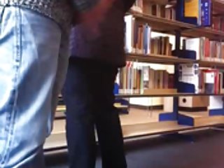 Сначала друг пытается удовлетворить свою киску своим туловищем, а затем перемещает его в развитый задний очень красивое порно смотреть проход, из которого малыша просто тащит