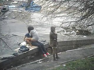 Симпатичная молодая студентка порно с красивыми ногами отлично сосет и трахает своего парня