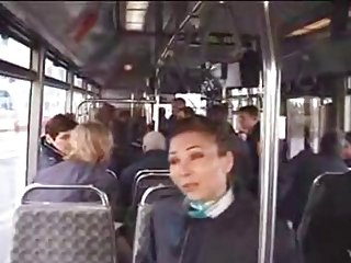Молодому парню не понравилась прическа, смотреть онлайн красивое порно девушке пришлось сдаться.
