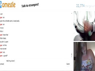 Шлюха раздвинула ноги порно хорошие девушки и ласкает киску дилдо